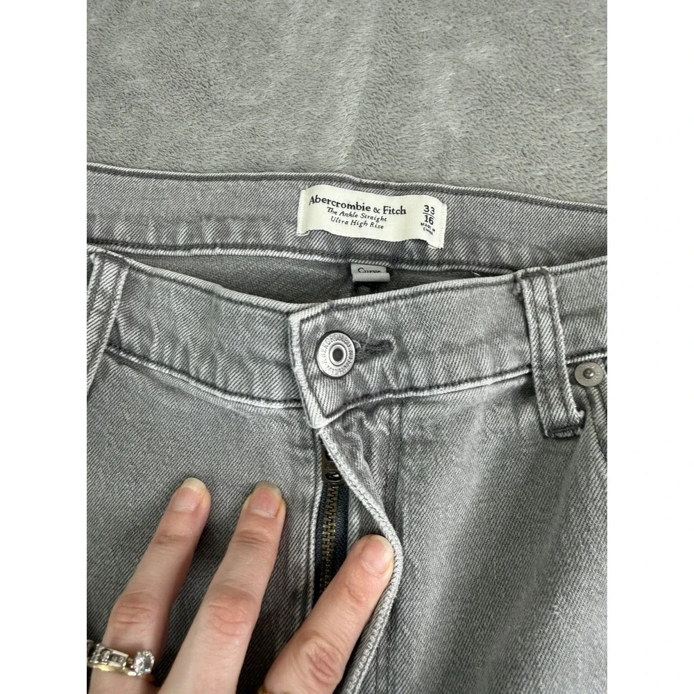 Abercrombie & Fitch The Ankle Straight High Rise Jeans Women's Size 33 Gray